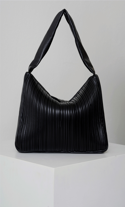 【関税送料込!!★人気沸騰】Frenzlauer Flyer Plisse Bag flyplmedbl.jpg